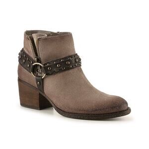 Crown Vintage Womens Wendy western harness ankle boot, bootie 7M